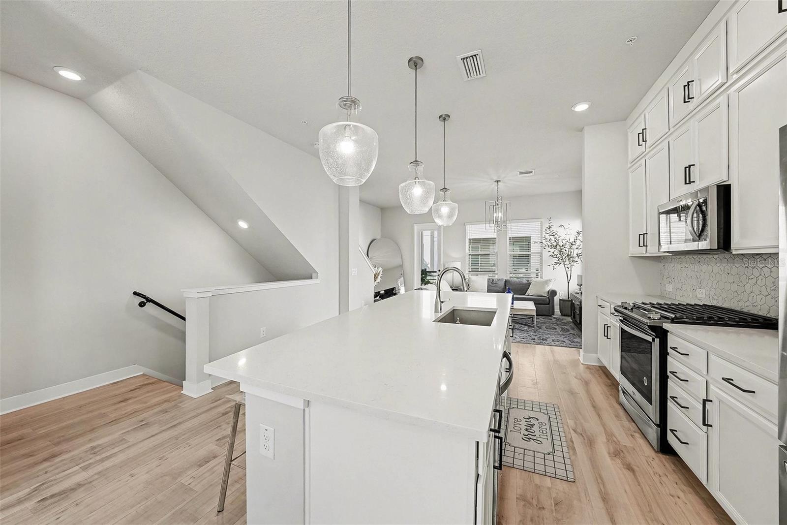 WESTSHORE VILLAGE TWNHMS - Residential