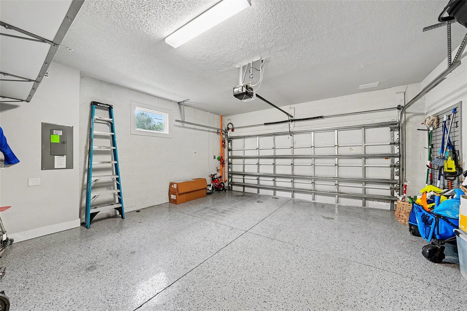 WESTSHORE VILLAGE TWNHMS - Residential