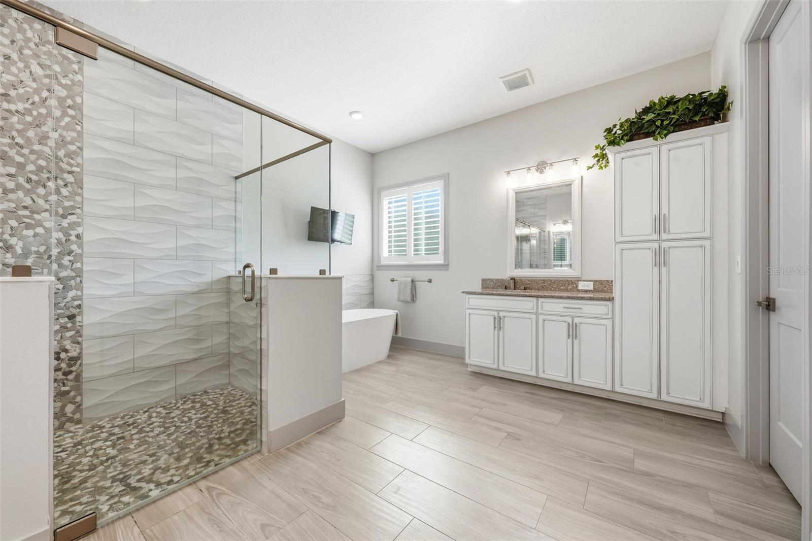 LIVE OAK ESTATES - Residential