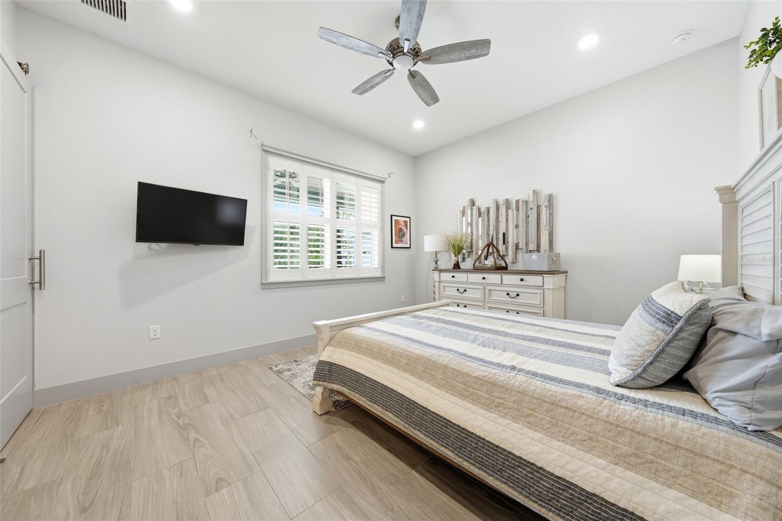 LIVE OAK ESTATES - Residential