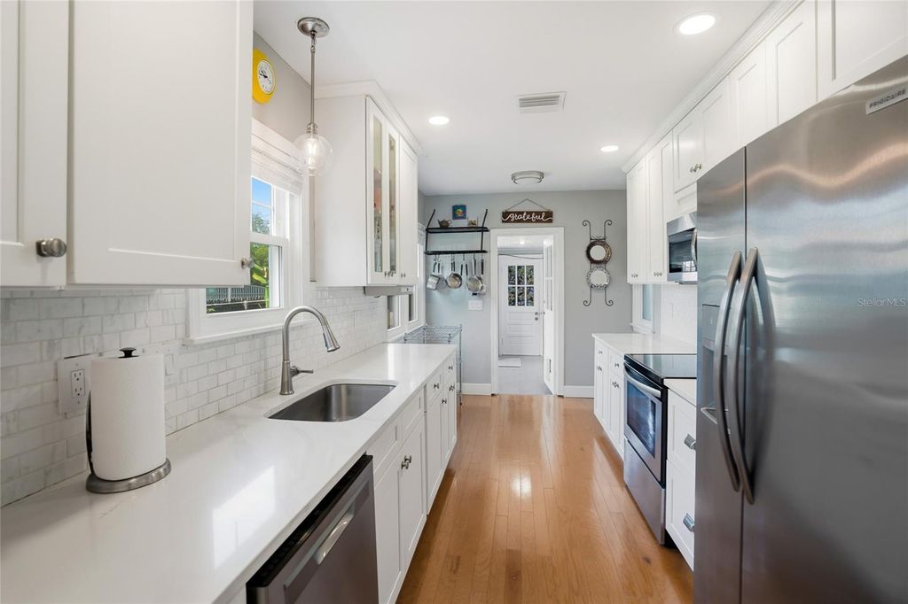 Photo of 511 27th Avenue N, St Petersburg, FL 33704 (MLS # TB8464280)