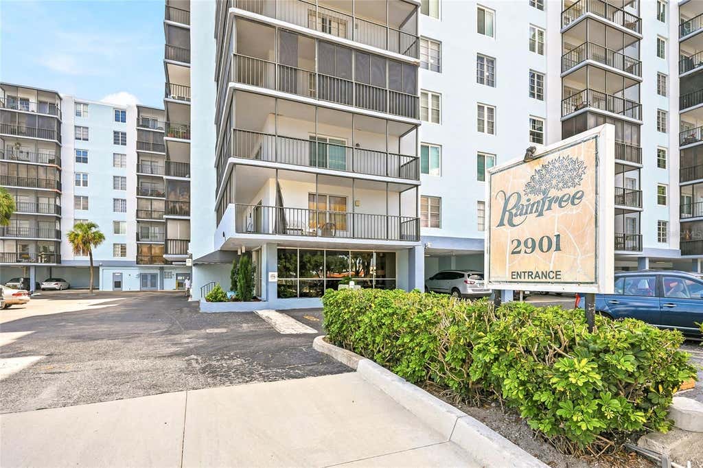 Photo of 2901 26th Street W #818, Bradenton, FL 34205 (MLS # TB8540770)