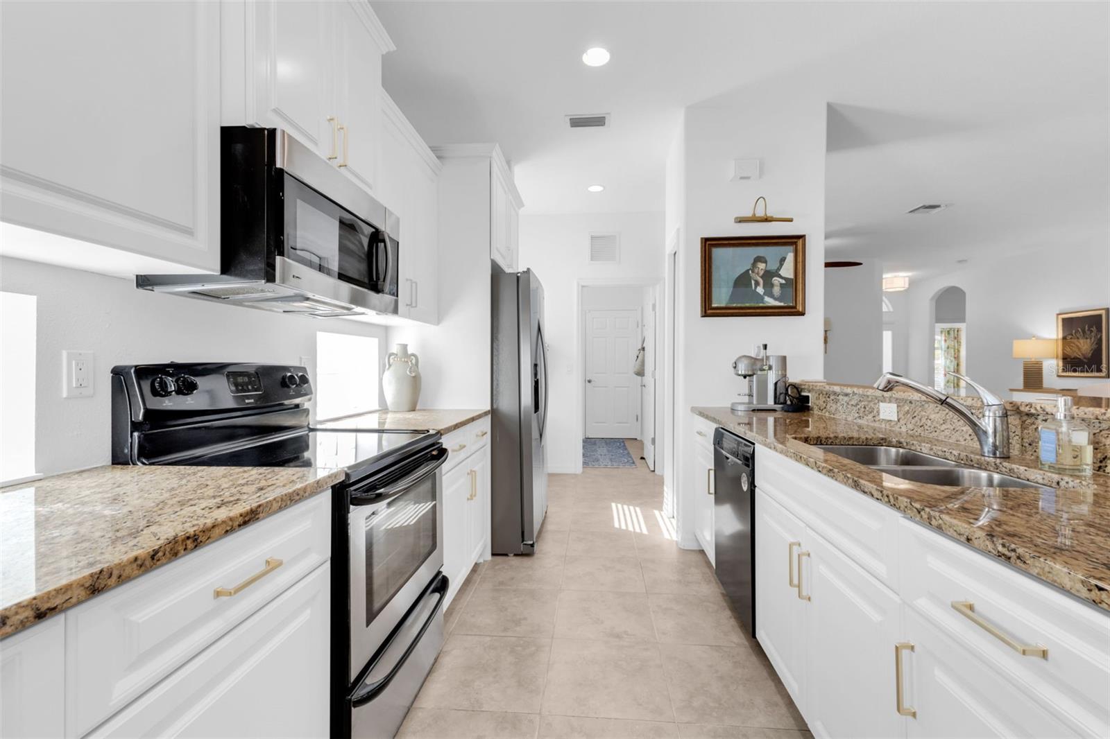 ROTONDA LAKES - Residential