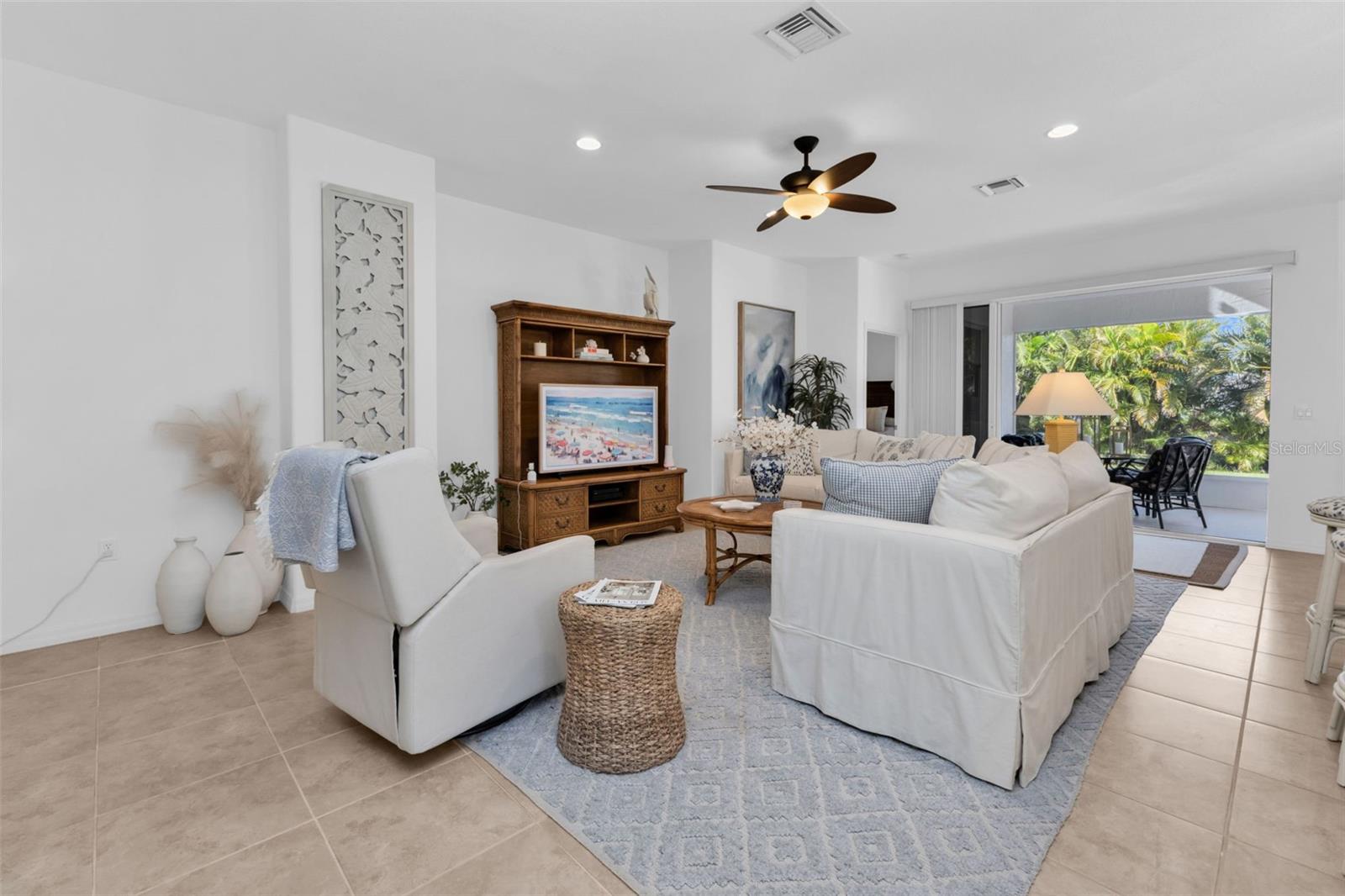 ROTONDA LAKES - Residential