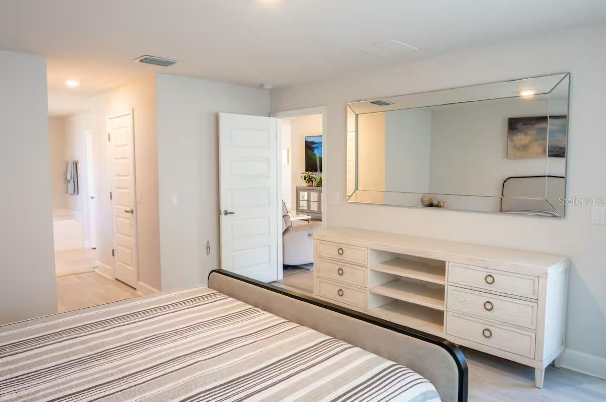 SOUTH VENICE - Residential Lease