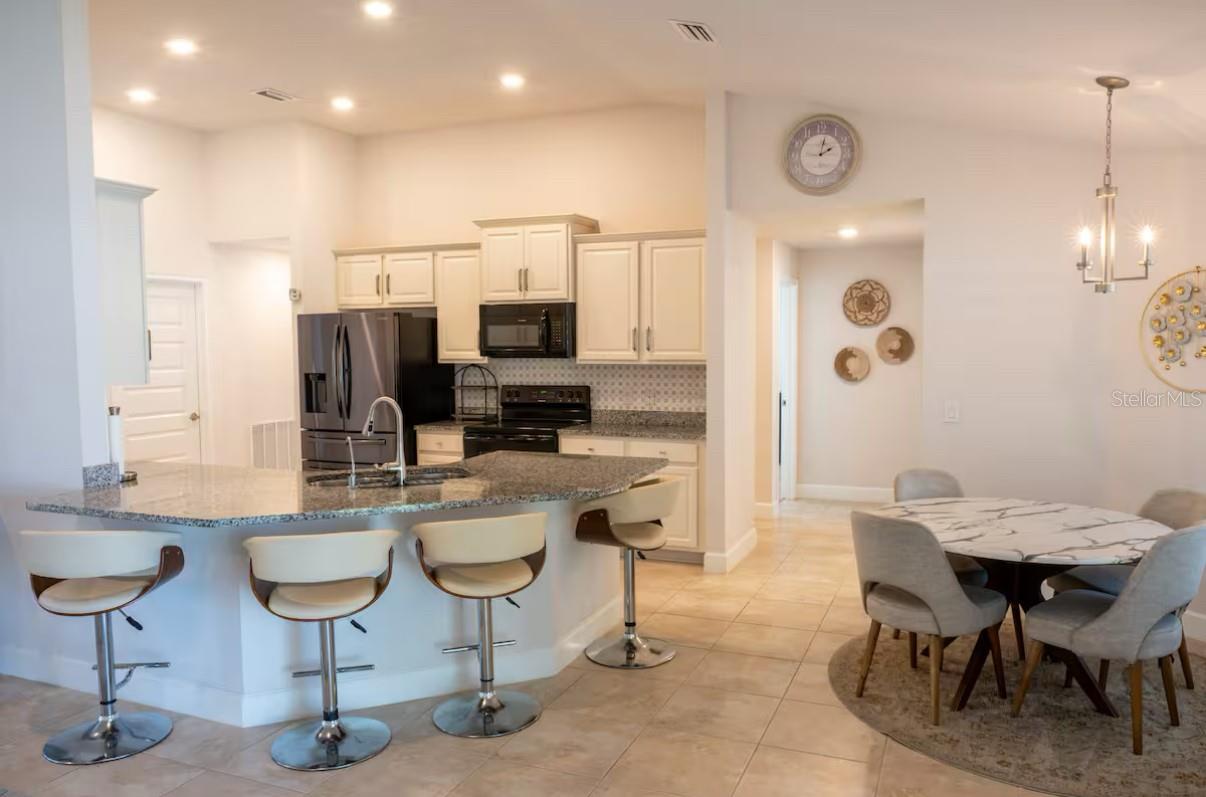 SOUTH VENICE - Residential Lease