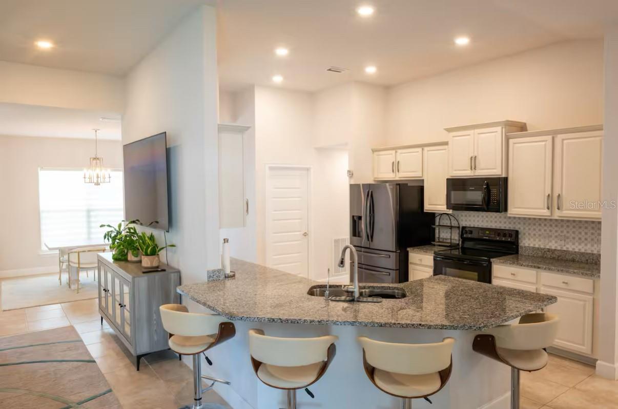 SOUTH VENICE - Residential Lease