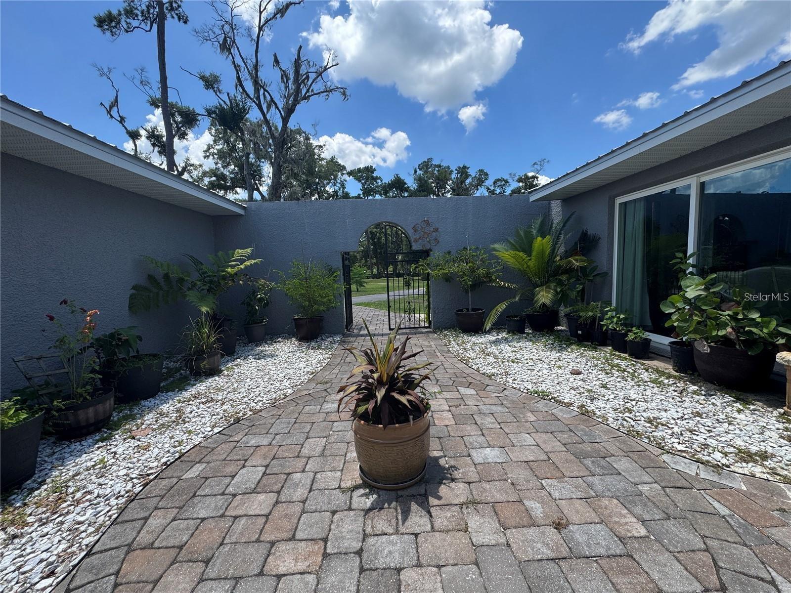 TRIANGLE HEIGHTS - Residential