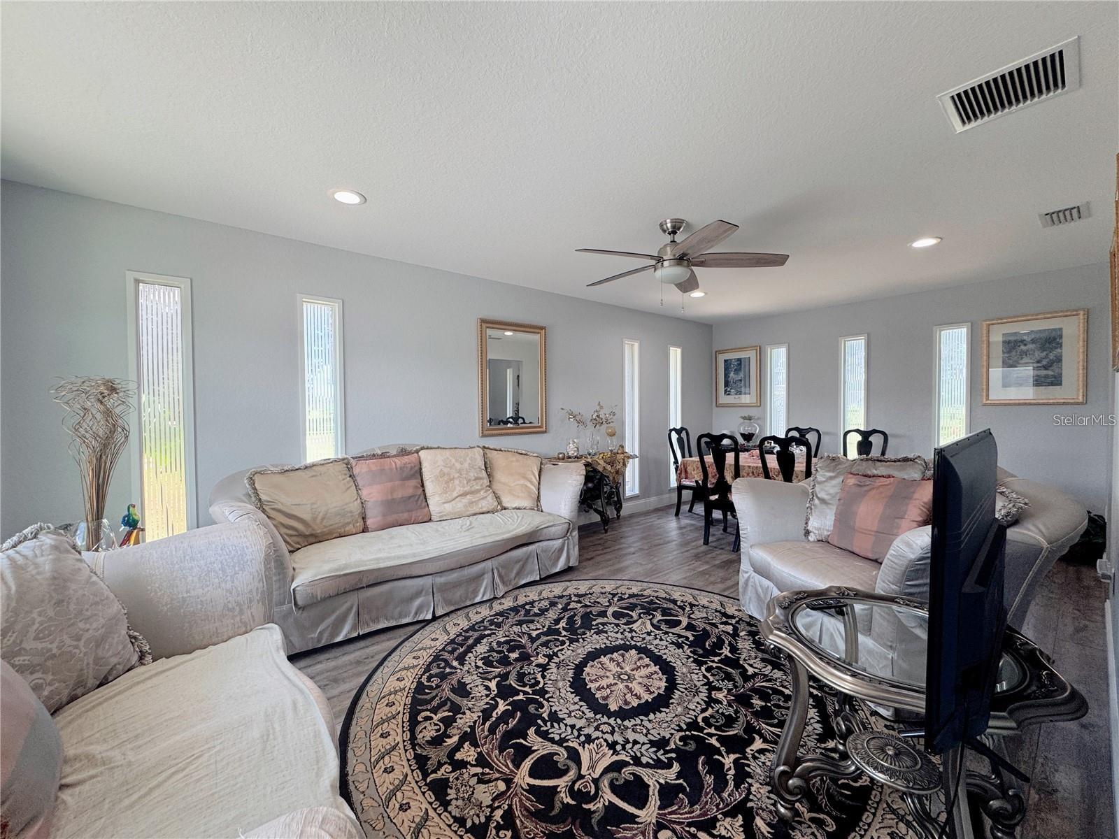 TRIANGLE HEIGHTS - Residential