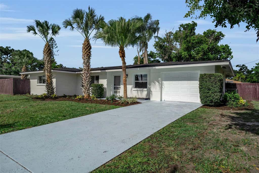 Photo of 2769 Wisteria Place, Sarasota, FL 34239 (MLS # A4703452)