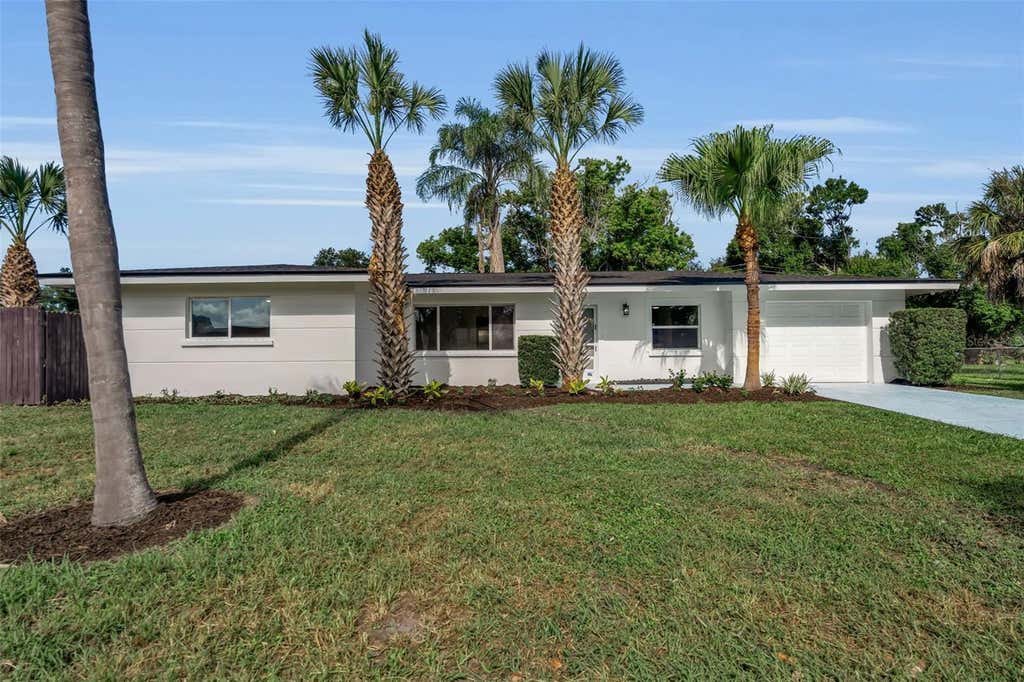 Photo of 2769 Wisteria Place, Sarasota, FL 34239 (MLS # A4703452)