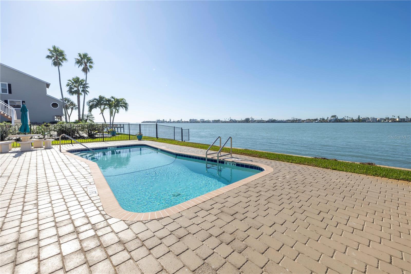 NIBROC CONDO - Residential