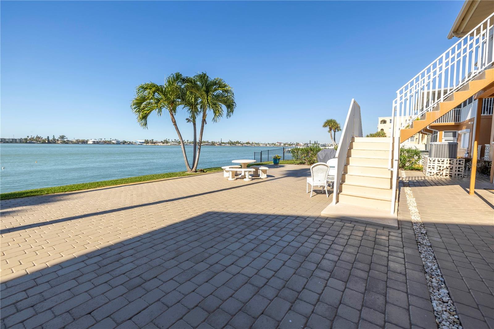 NIBROC CONDO - Residential