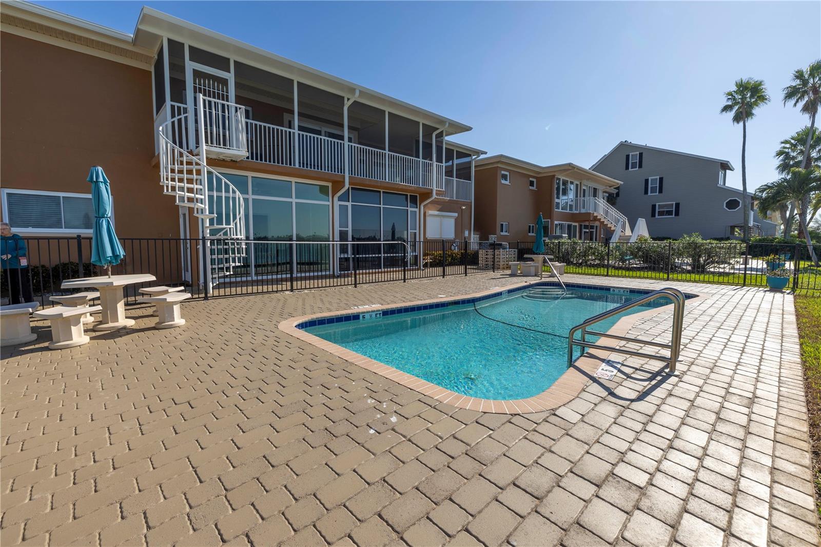 NIBROC CONDO - Residential