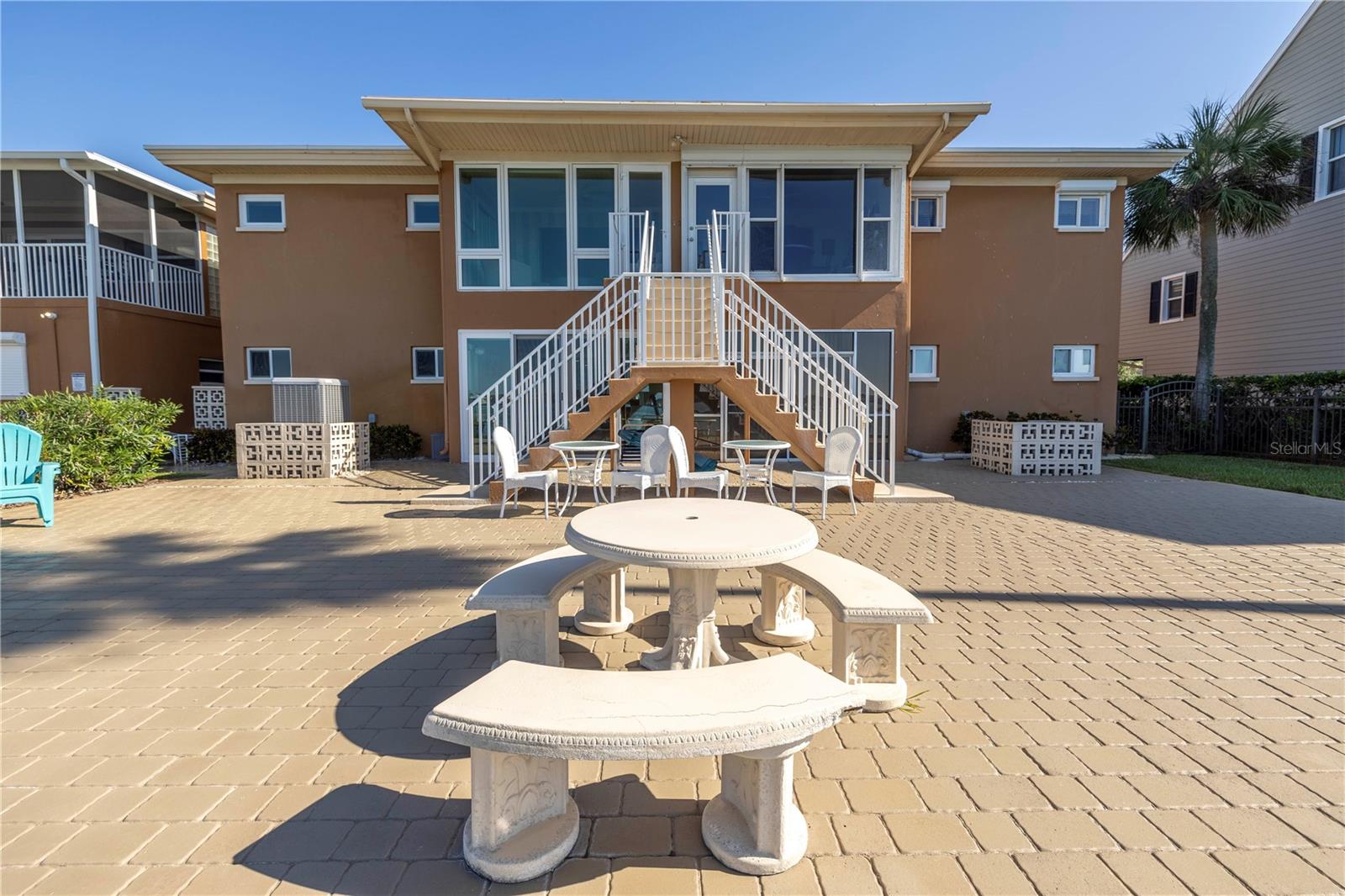 NIBROC CONDO - Residential