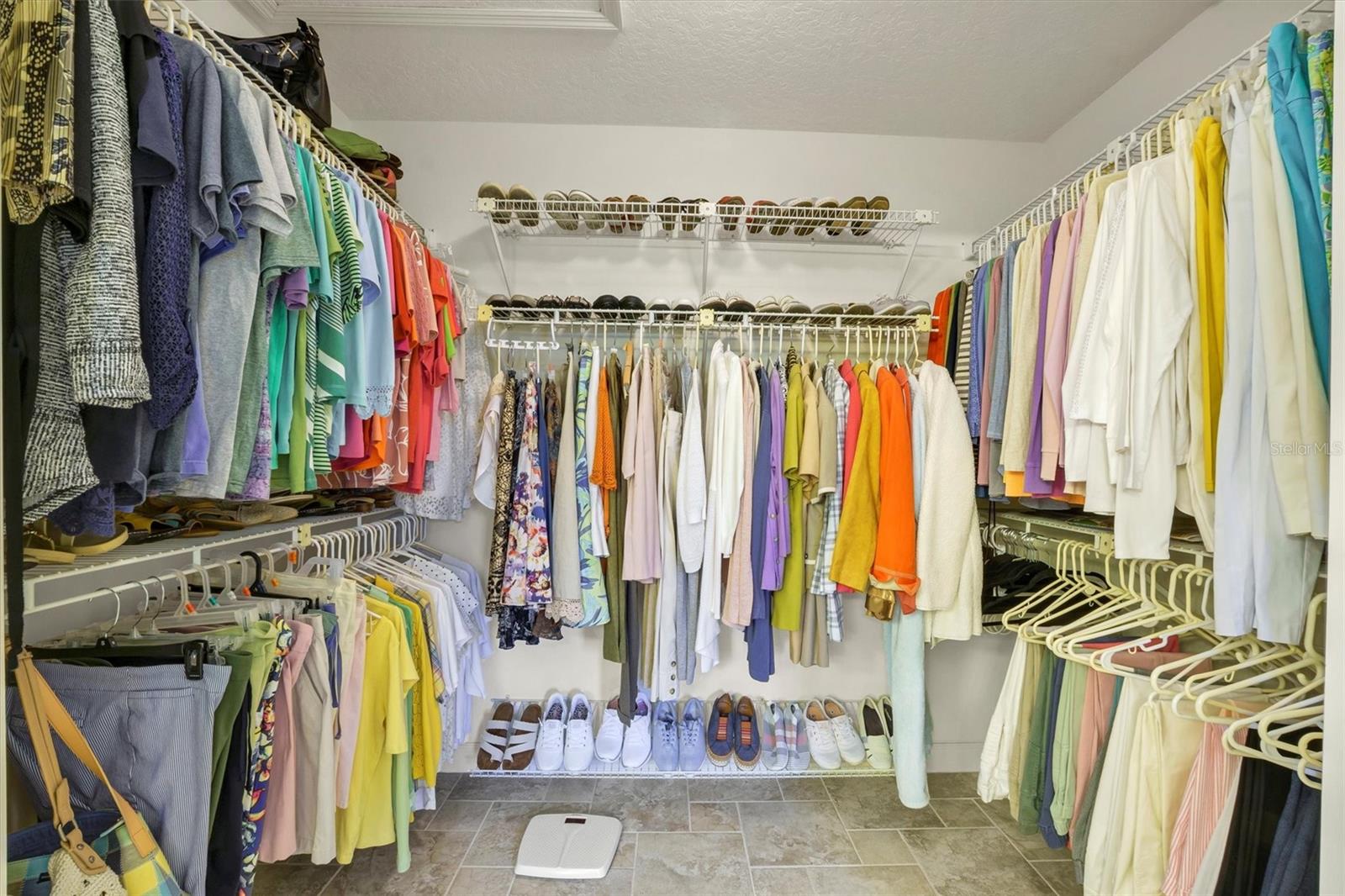 COUNTRY CLUB VILLAGE PH 02 - Residential