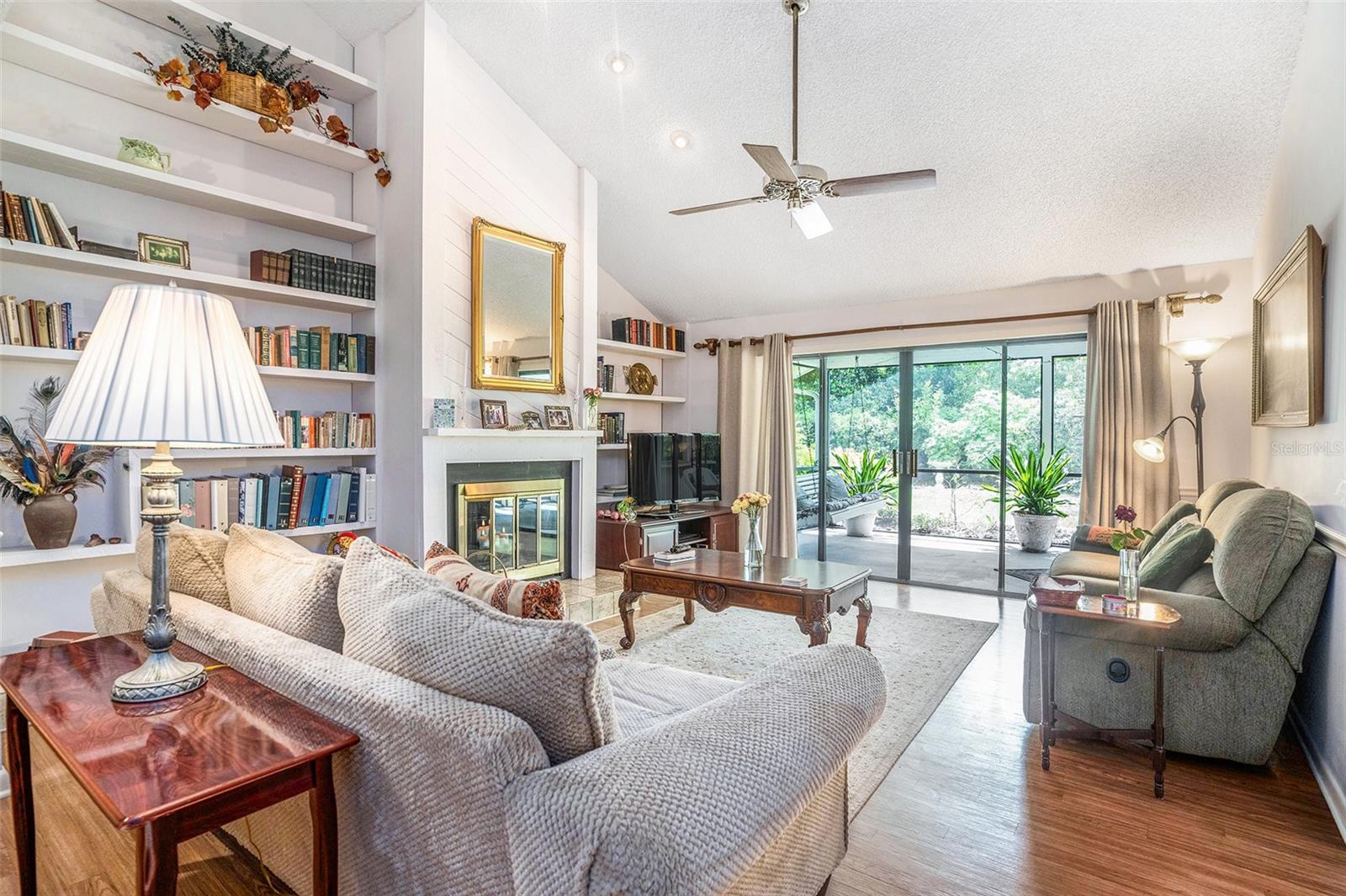 HUNTERS LAKE - Residential