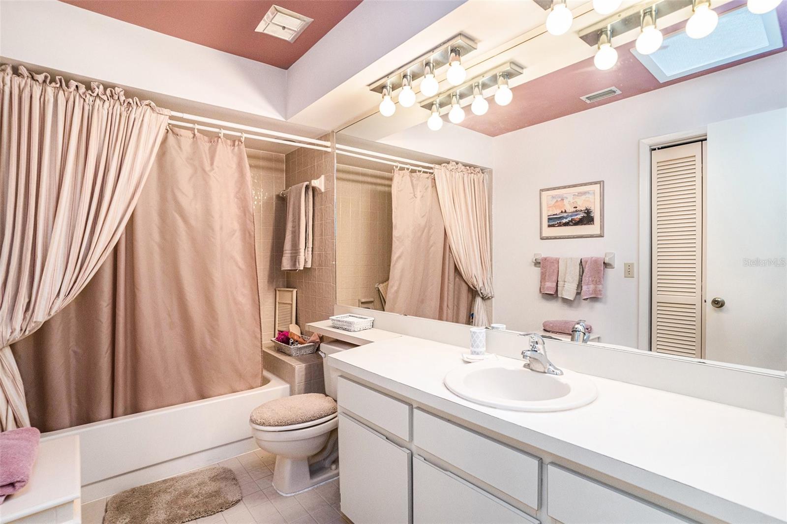 HUNTERS LAKE - Residential