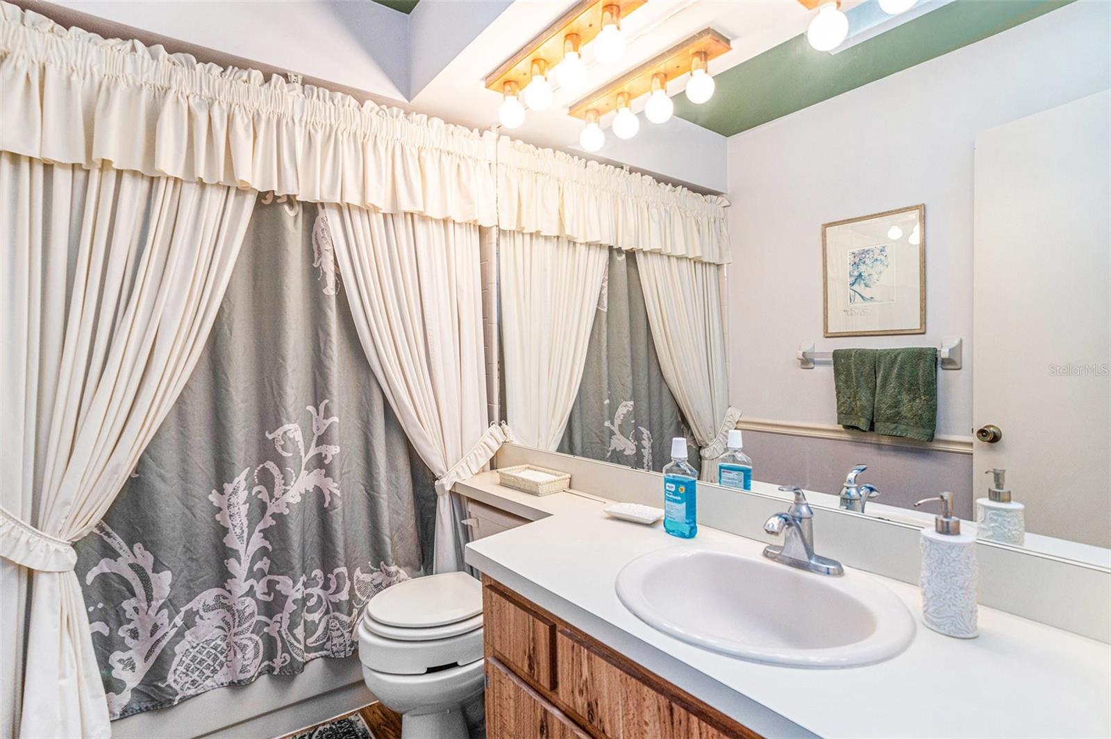 HUNTERS LAKE - Residential