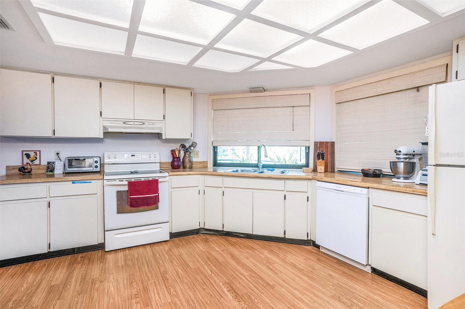 HUNTERS LAKE - Residential