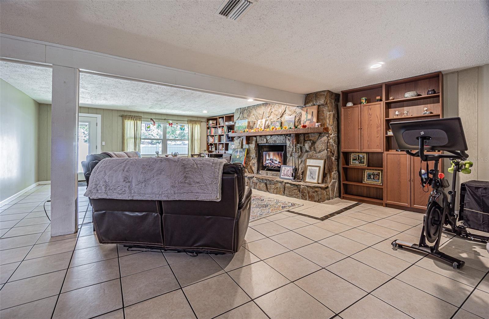 SPANISH OAKS - Residential