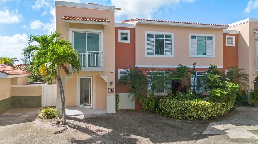 Fully remodeled corner townhouse with golf view in the heart of Palmas Del Mar Resort with tennis, pickleball and beach clubs, restaurants, hotels, equestrian center and one of the best private schools in the island perfect for family oriented lifestyle. Flamboyan Greens is an exclusive gated community with beautiful landscapes and private Clubhouse. This unit is under full renovations including new modern kitchen, cabinets, floors, bathrooms. Private pool with gazebo, terrace and more. Best corner location for privacy and golf view. Make your appointment to see this hidden jewel and make it your new home.