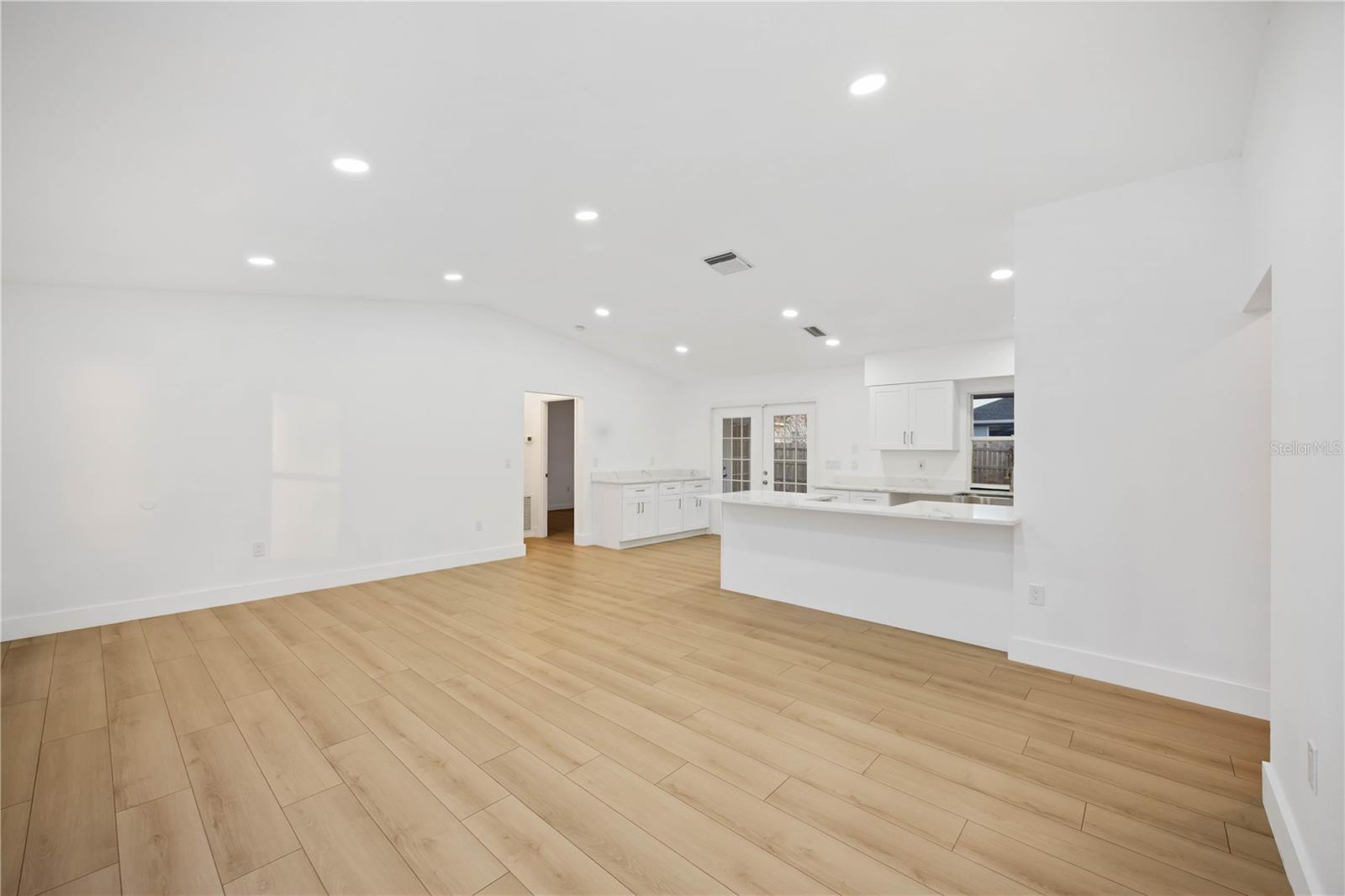 LAKE SARASOTA - Residential