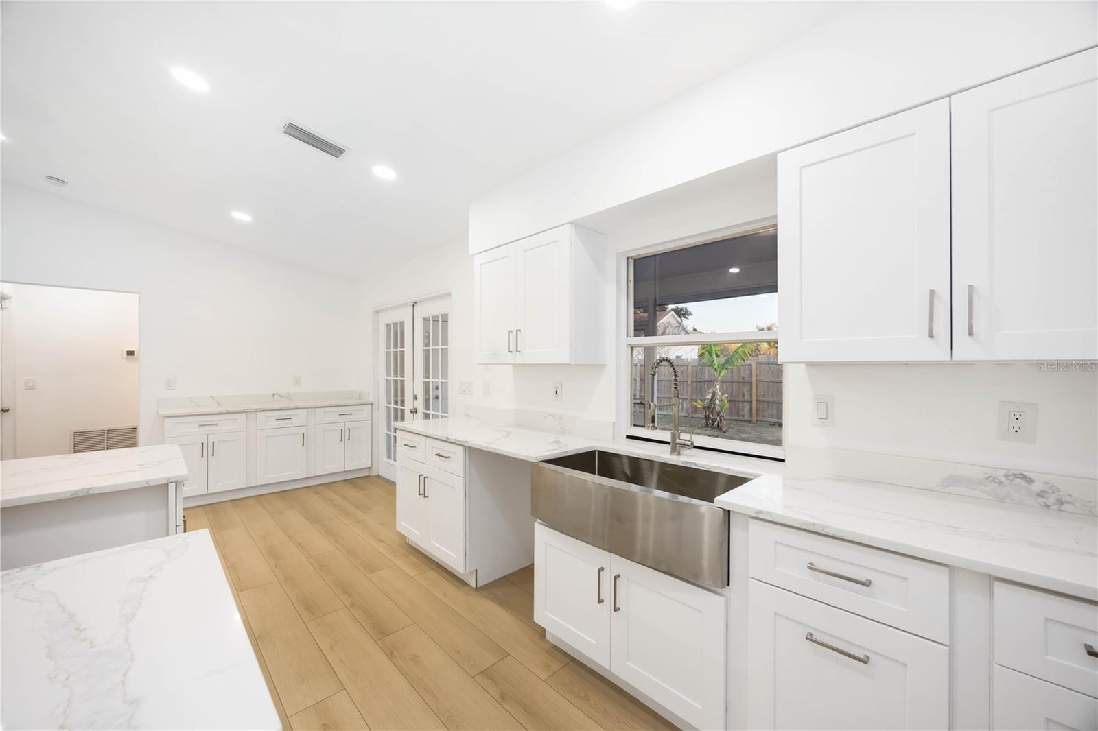 LAKE SARASOTA - Residential