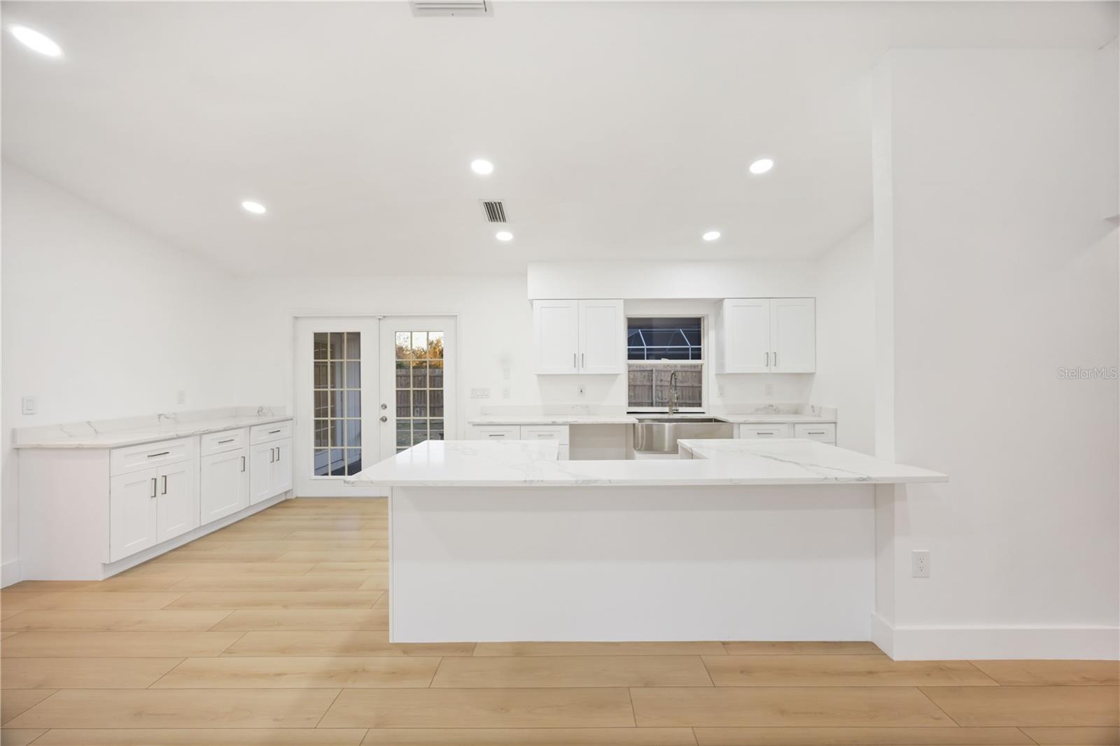 LAKE SARASOTA - Residential