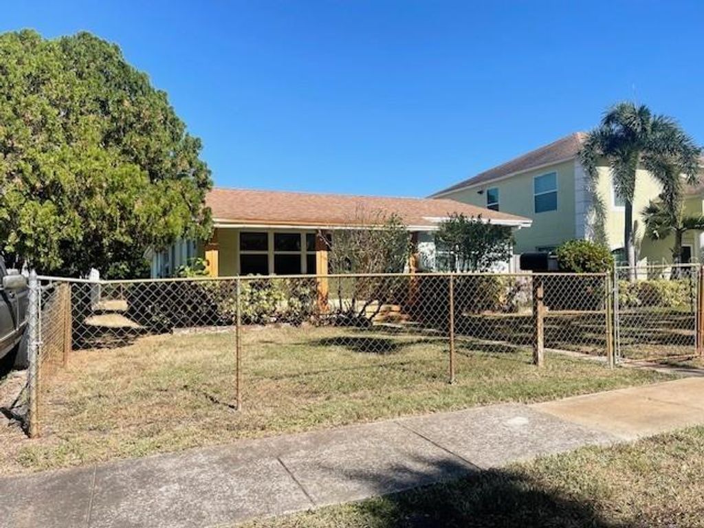 Photo of 5521 4th Avenue N, St Petersburg, FL 33710 (MLS # TB8423975)