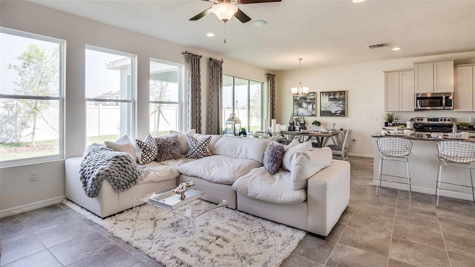 BELLA LAGO - Residential