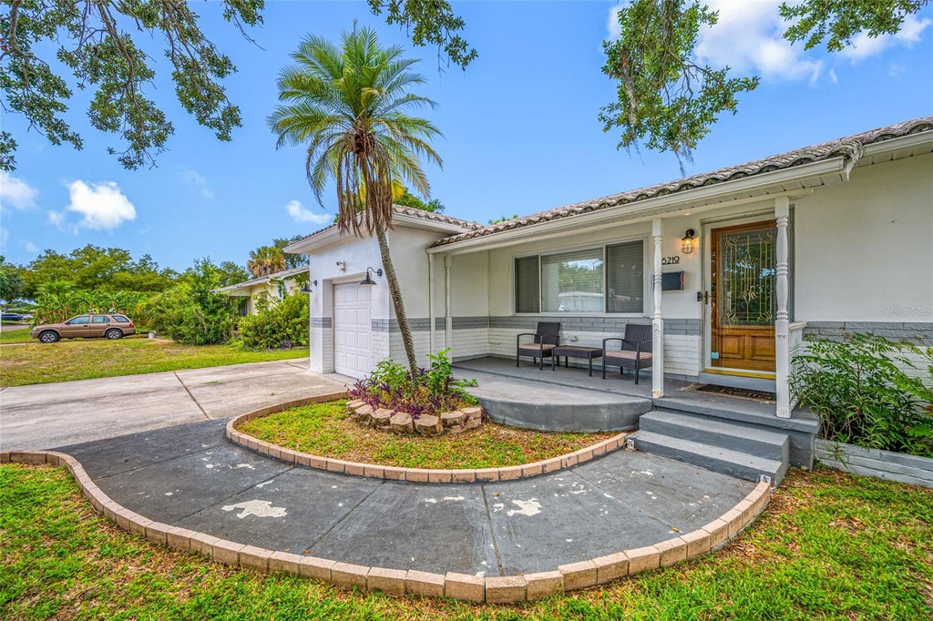 Photo of 6219 Hampton Drive N, St Petersburg, FL 33710 (MLS # TB8541208)