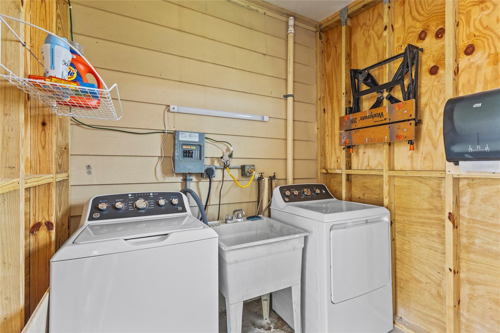 LA CASA MHP CO-OP - Residential Lease