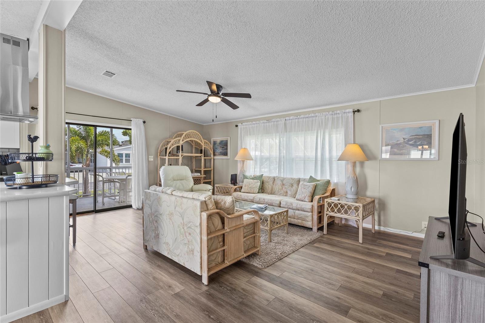 LA CASA MHP CO-OP - Residential Lease