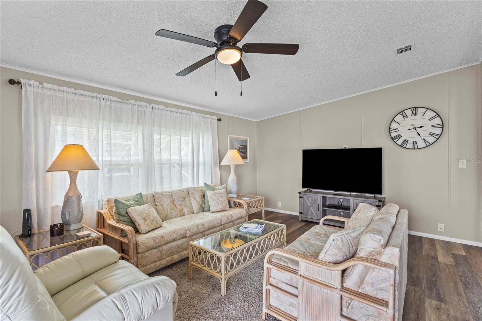 LA CASA MHP CO-OP - Residential Lease