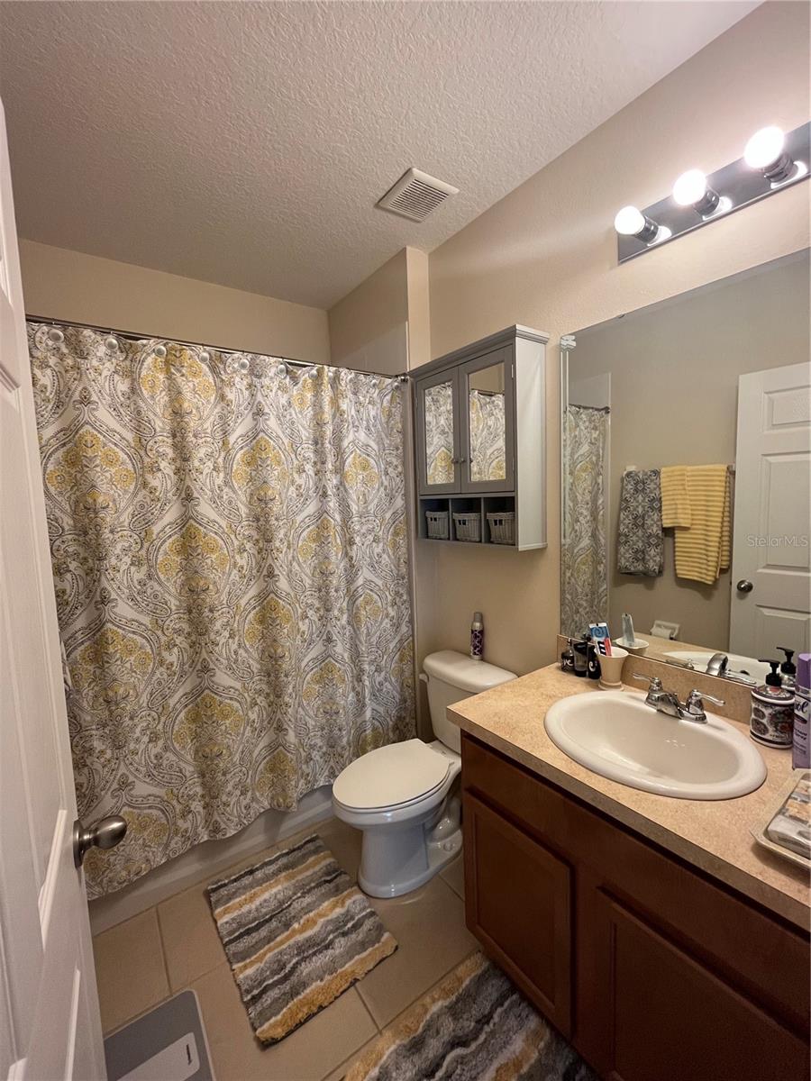 LAUREL ESTATES - Residential Lease