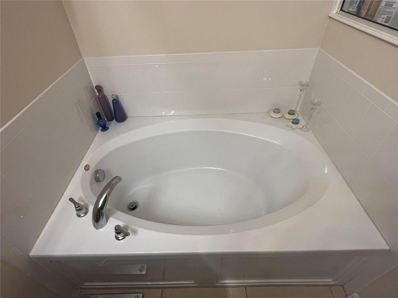 LAUREL ESTATES - Residential Lease