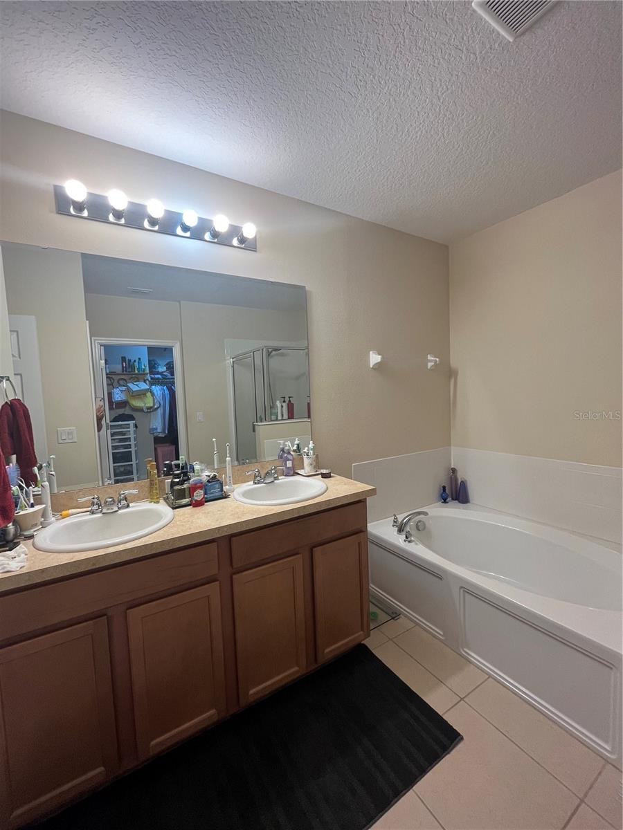 LAUREL ESTATES - Residential Lease