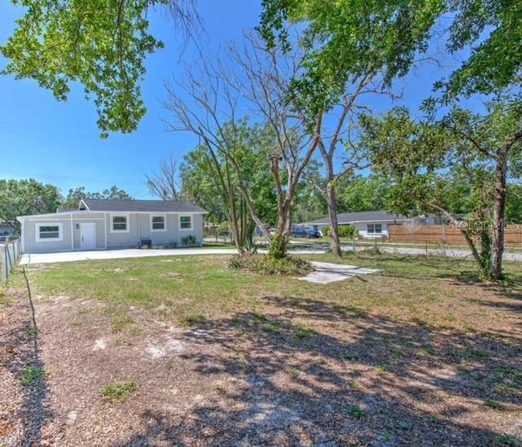 Photo of 2002 E Hanna Avenue, Tampa, FL 33610 (MLS # TB8447429)