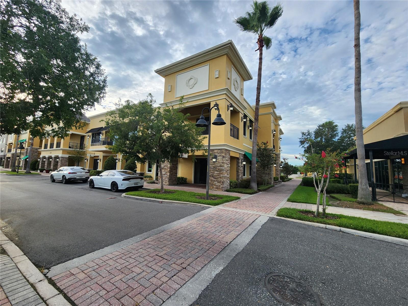 FOR LEASE BUILDING FRONTAGE GROUND FLOOR SPACE IDEAL FOR OFFICES, SPAS & MORE**GROUND CORNER UNIT WITH PRIVATE BATHROOM AND GREAT EXPOSURE**LOCATED IN THE VILLAGES AT HUNTERS CREEK ACRROSS THE STREET FROM THE PARK AND ALL RESTAURANTS AND SHOPPINGS**GREAT OPPORTUNITY FOR YOUR NEW OR EXISTING BUSINESS**SCHEDULE A SHOWING TODAY**AVAILABLE NOW