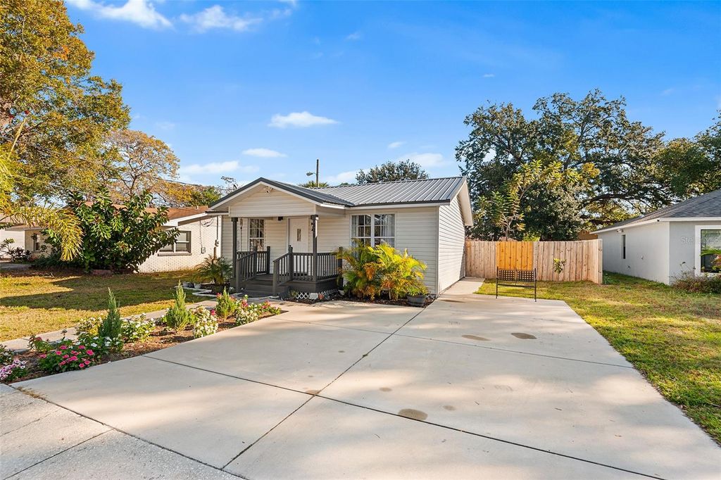 Photo of 515 Walnut Street, Auburndale, FL 33823 (MLS # L4958377)