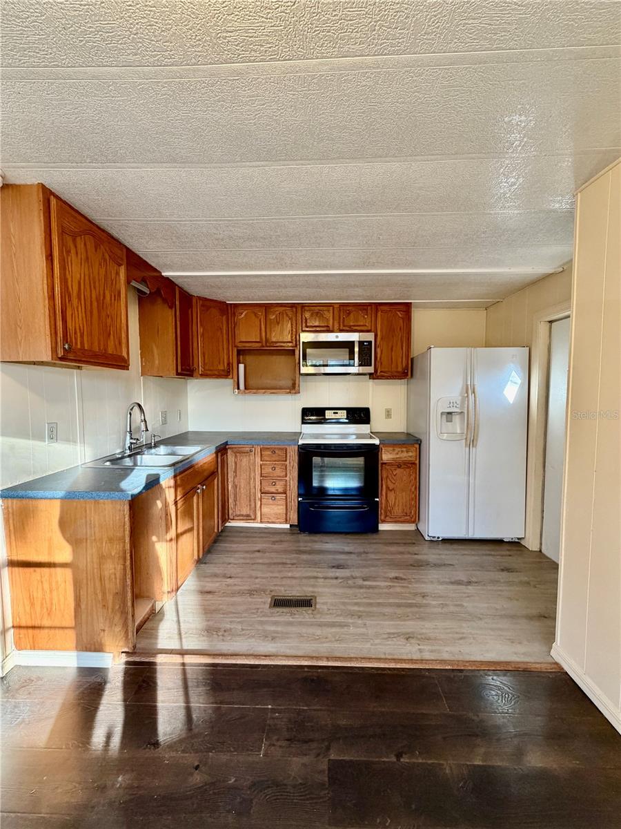 ANGUS VALLEY - Residential Lease