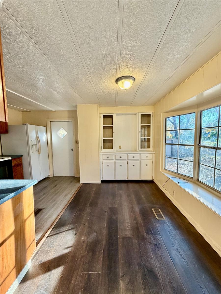 ANGUS VALLEY - Residential Lease