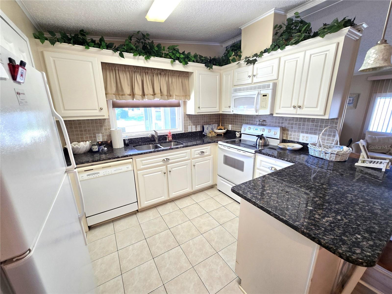 IMPERIAL LAKES - Residential Lease