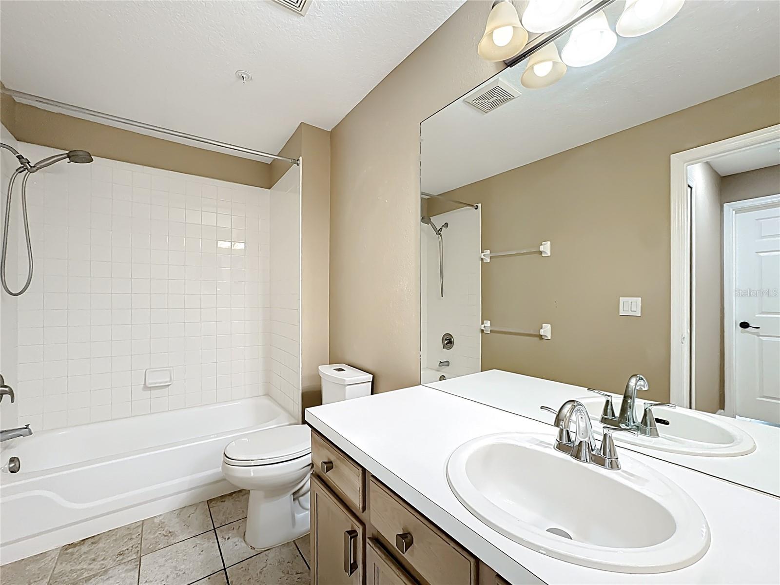 OASIS 02 CONDO PH 04 - Residential Lease