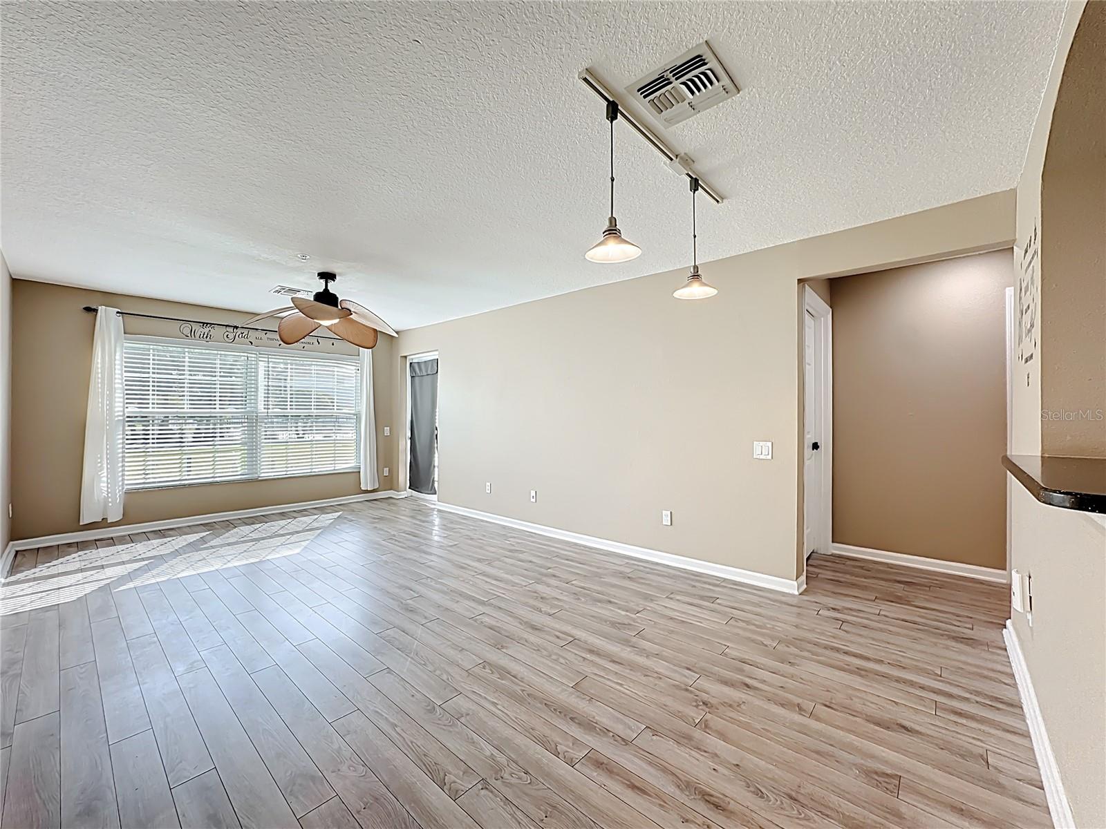 OASIS 02 CONDO PH 04 - Residential Lease