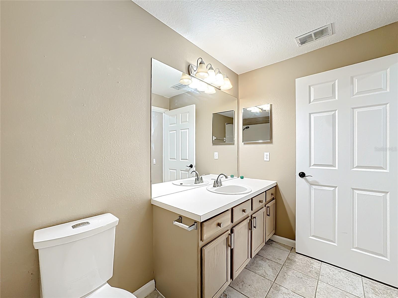 OASIS 02 CONDO PH 04 - Residential Lease