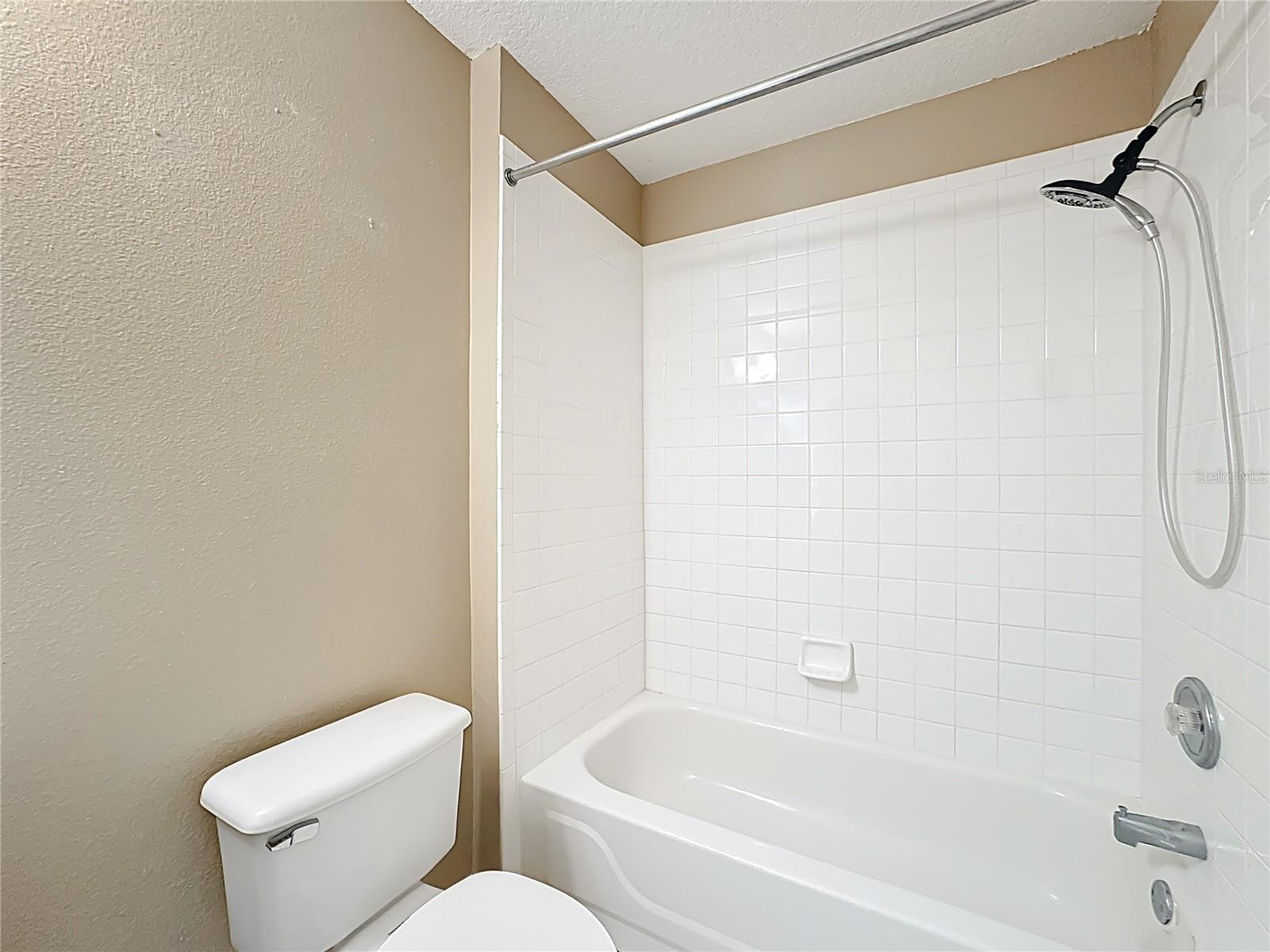 OASIS 02 CONDO PH 04 - Residential Lease