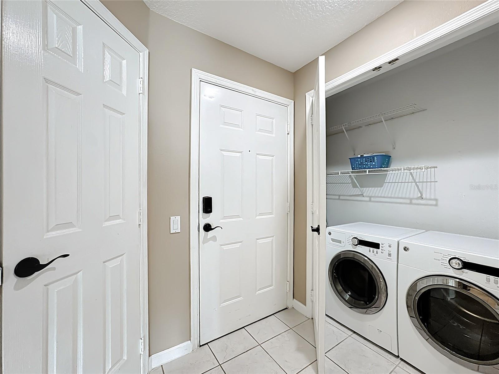 OASIS 02 CONDO PH 04 - Residential Lease