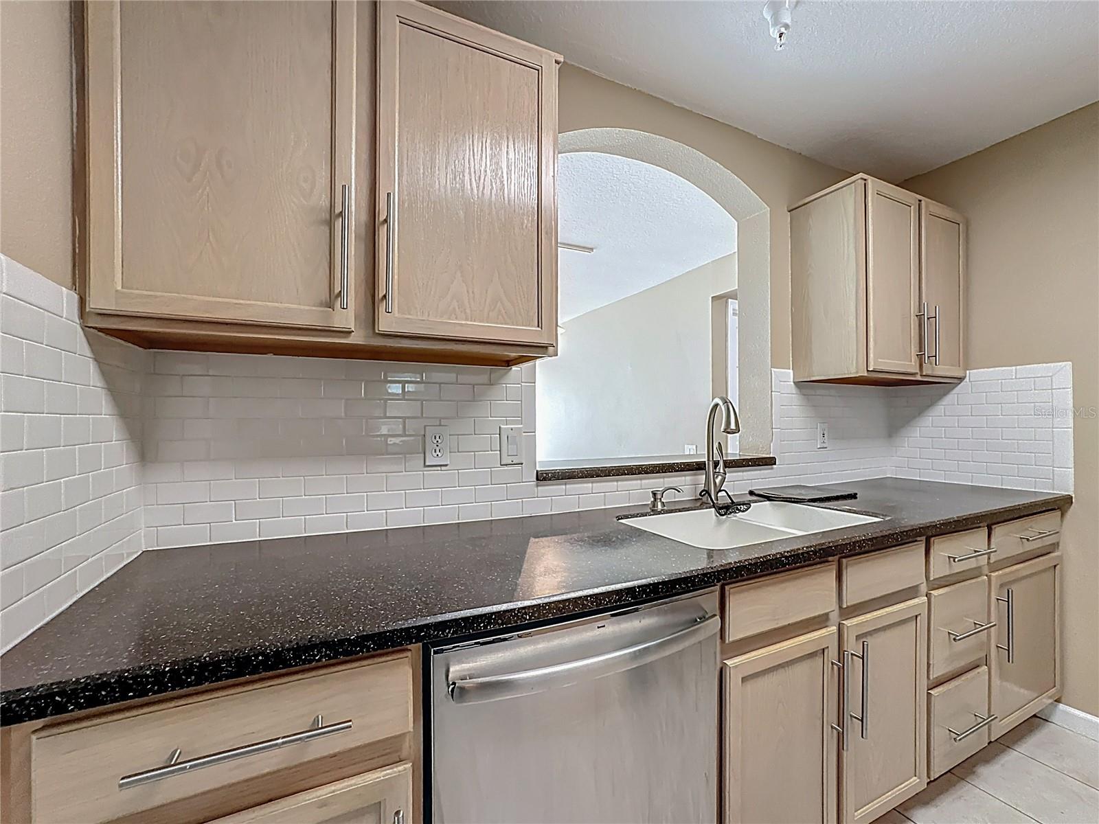 OASIS 02 CONDO PH 04 - Residential Lease